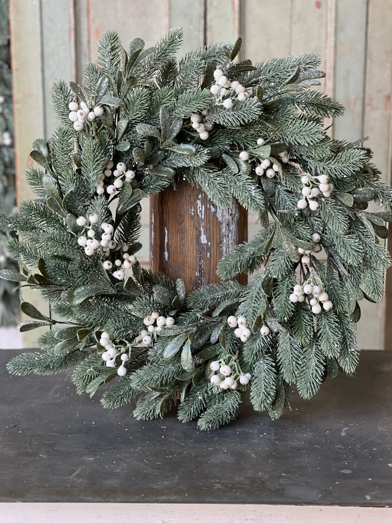 22" Calista Mistletoe Wreath