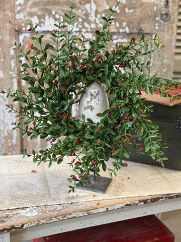 20" Sutherland Berry Wreath