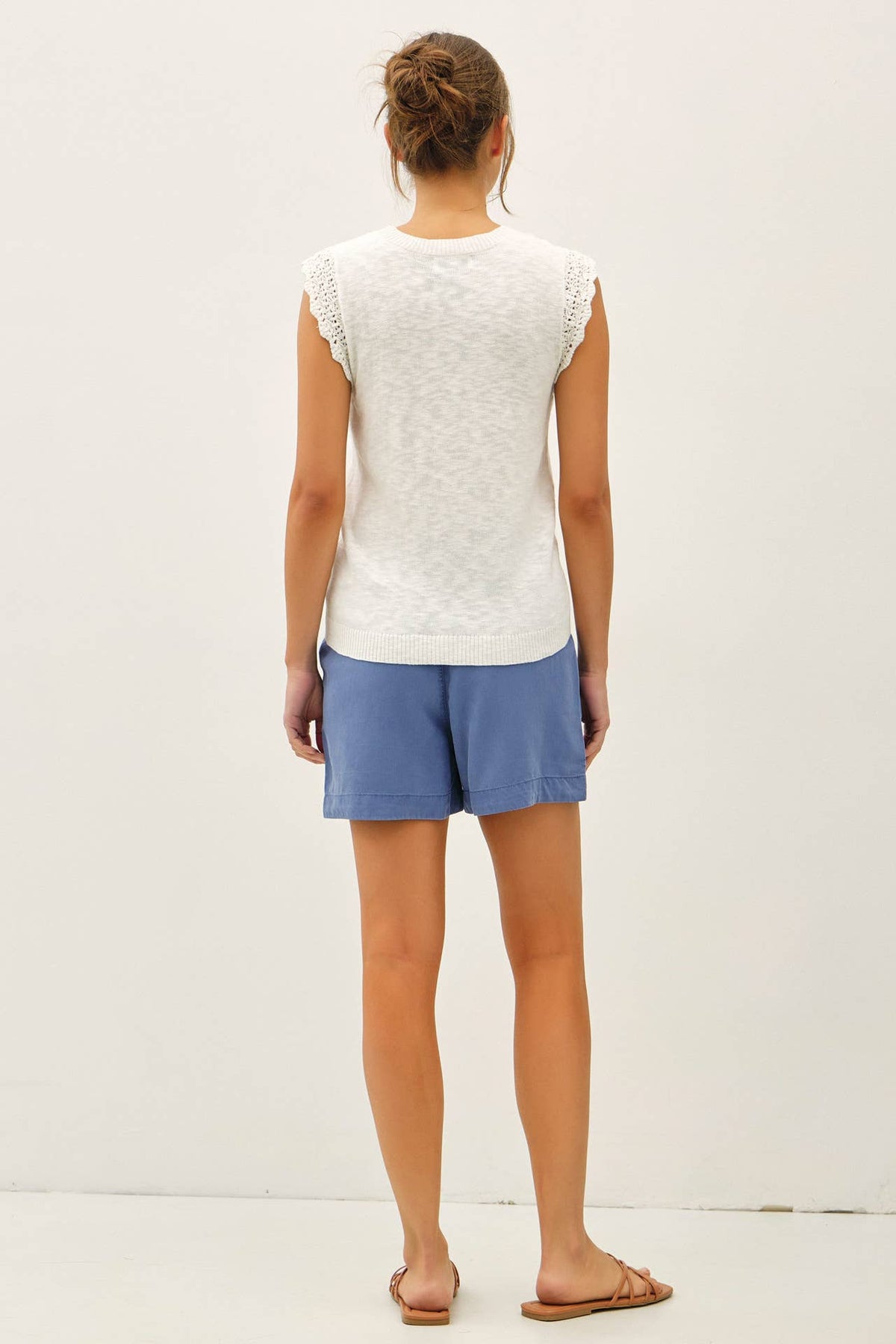 HIGH RISE PULL ON TENCEL SHORT