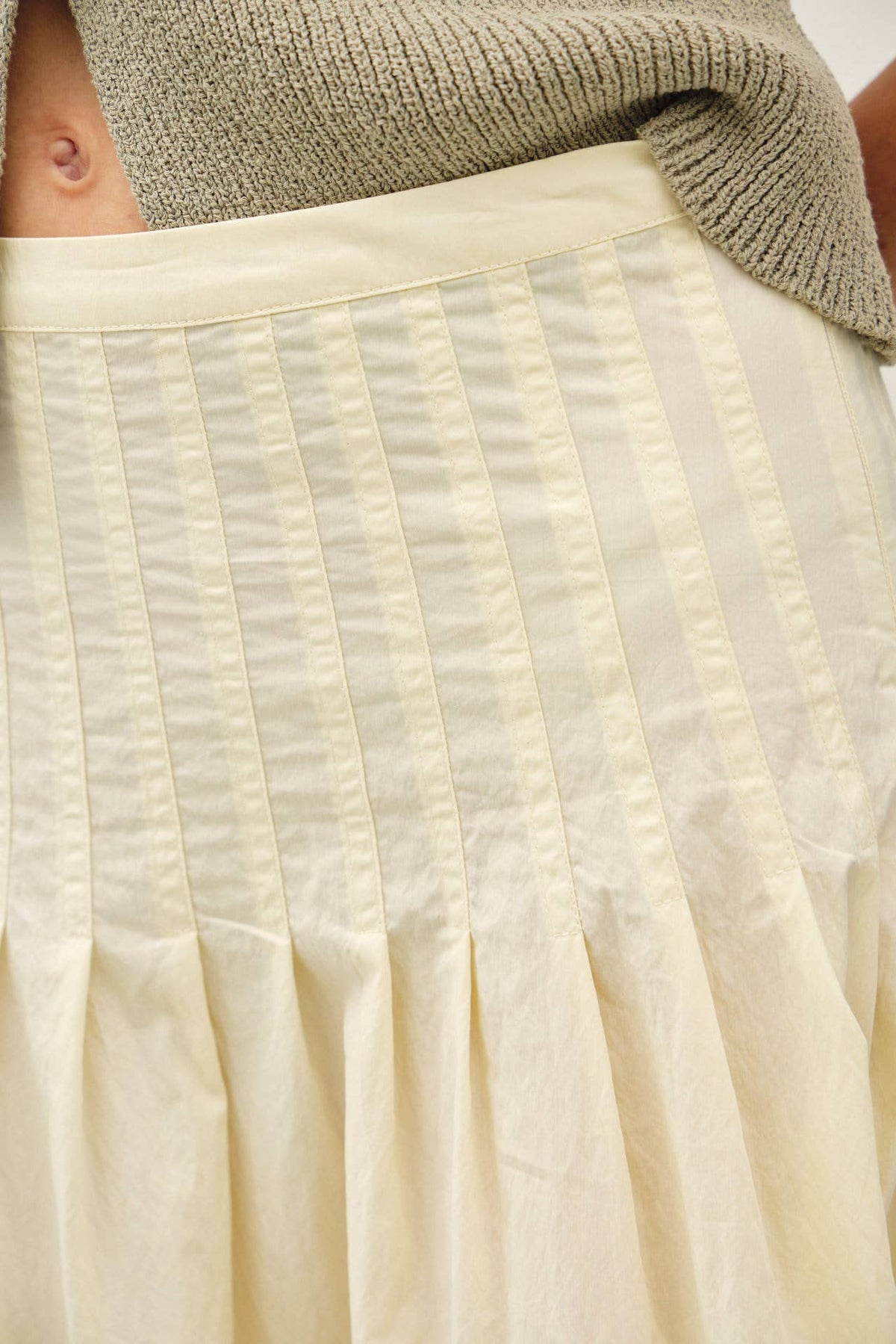 CRISP PLEATED MIDI SKIRT