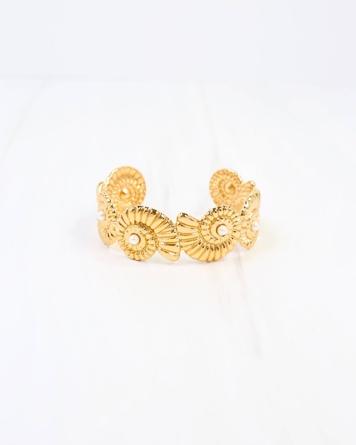Holly Springs Shell Bracelet Gold