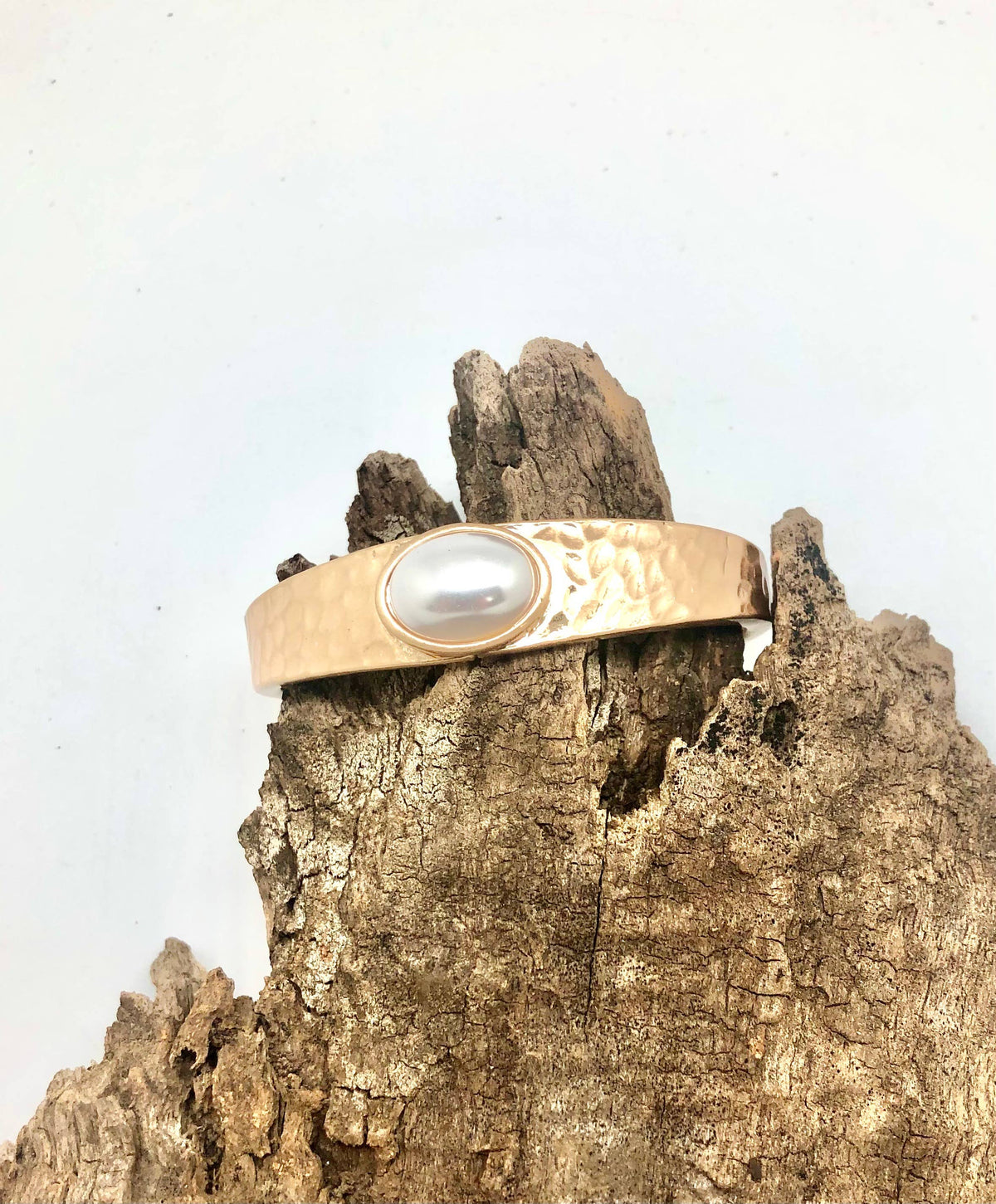 Bracelet Cuff Thick Oval Glass Pearl Matte Gold Hinge