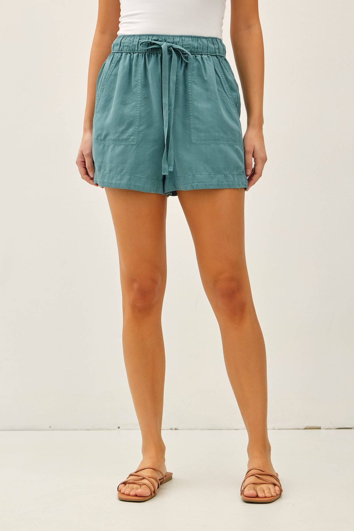 HIGH RISE PULL ON TENCEL SHORT