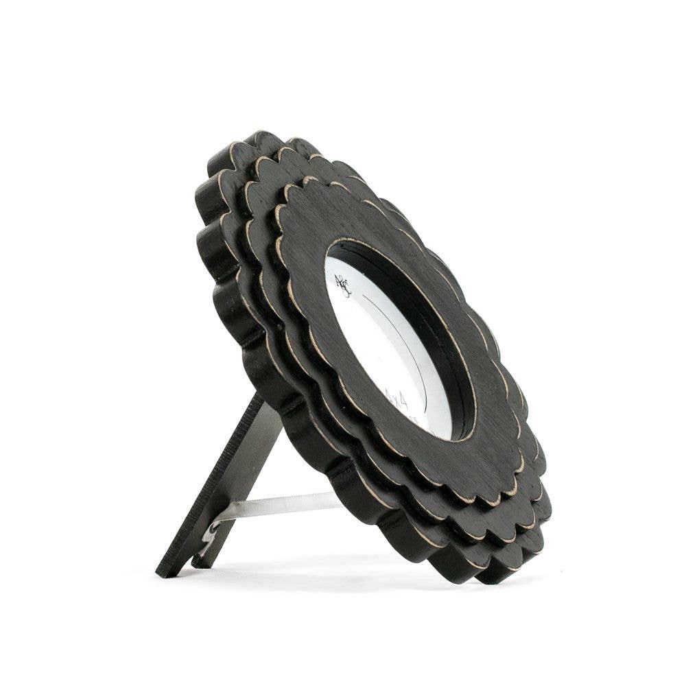 12089 - 8x8x1 wood scallop photo frame (ROUND) bk (4x4)