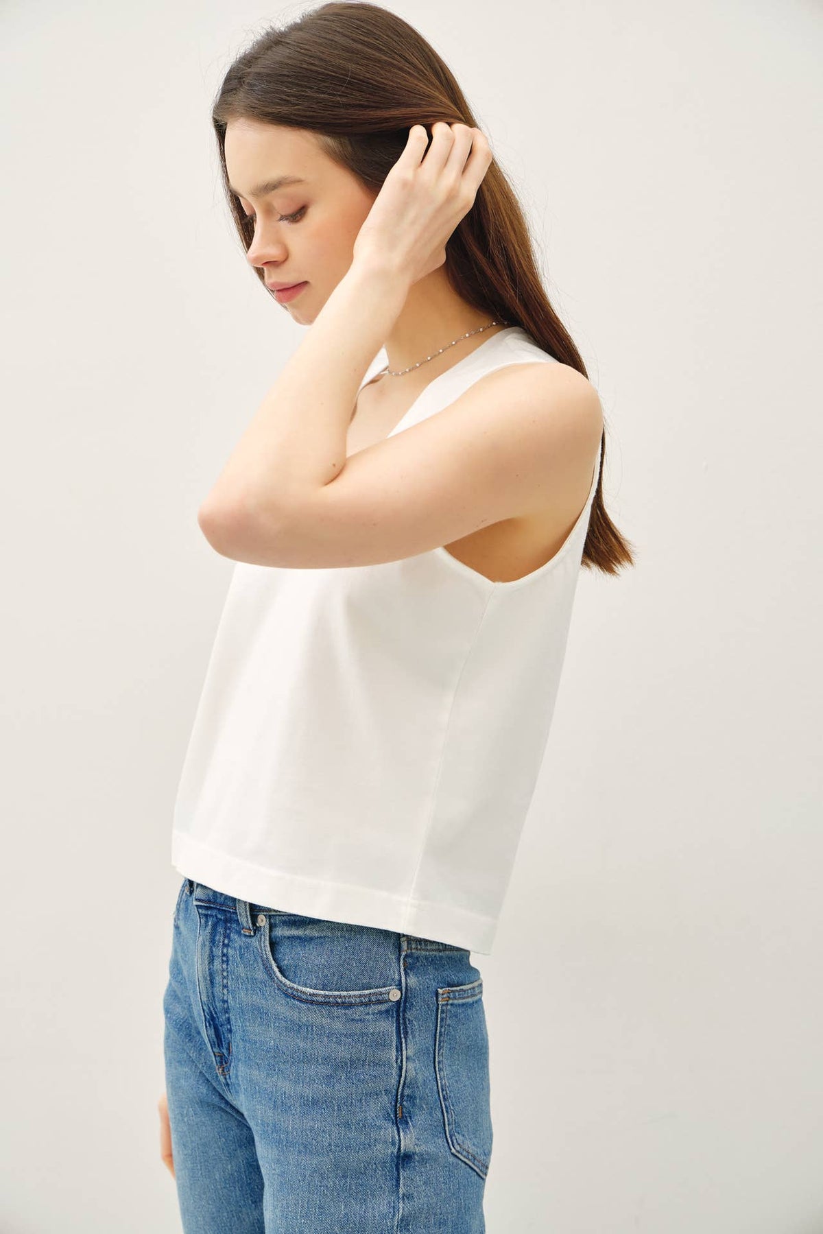 CROPPED BASIC V-NECK TANK