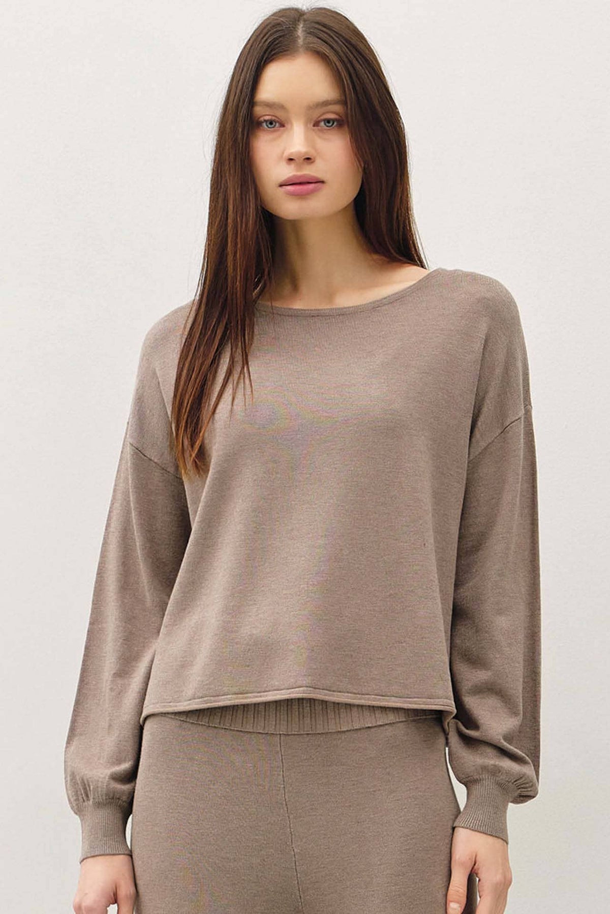 FINE KNIT BOAT NECK SWEATER TOP