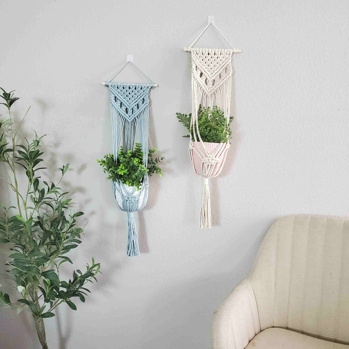 Macrame wall plant hanger