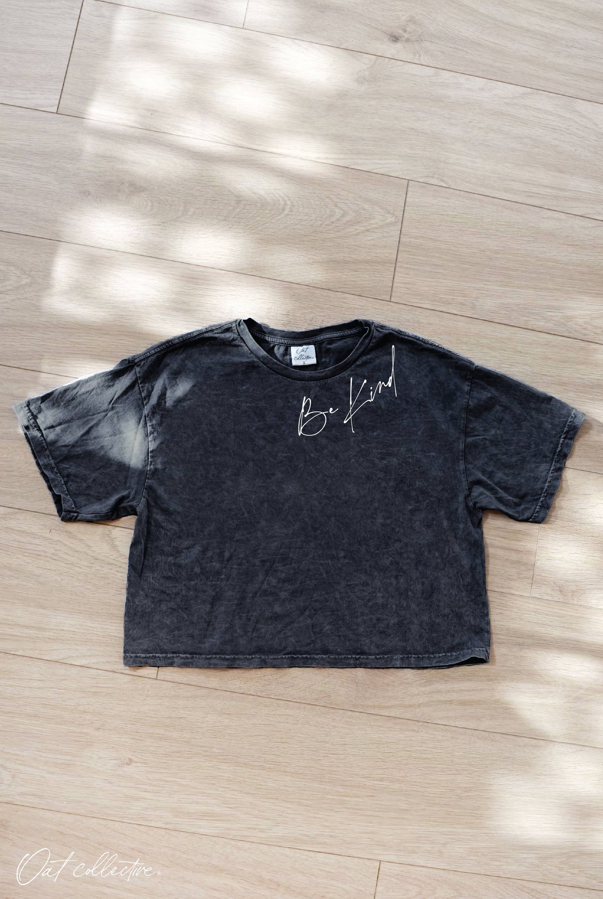 BE KIND Cropped Mineral Graphic Top