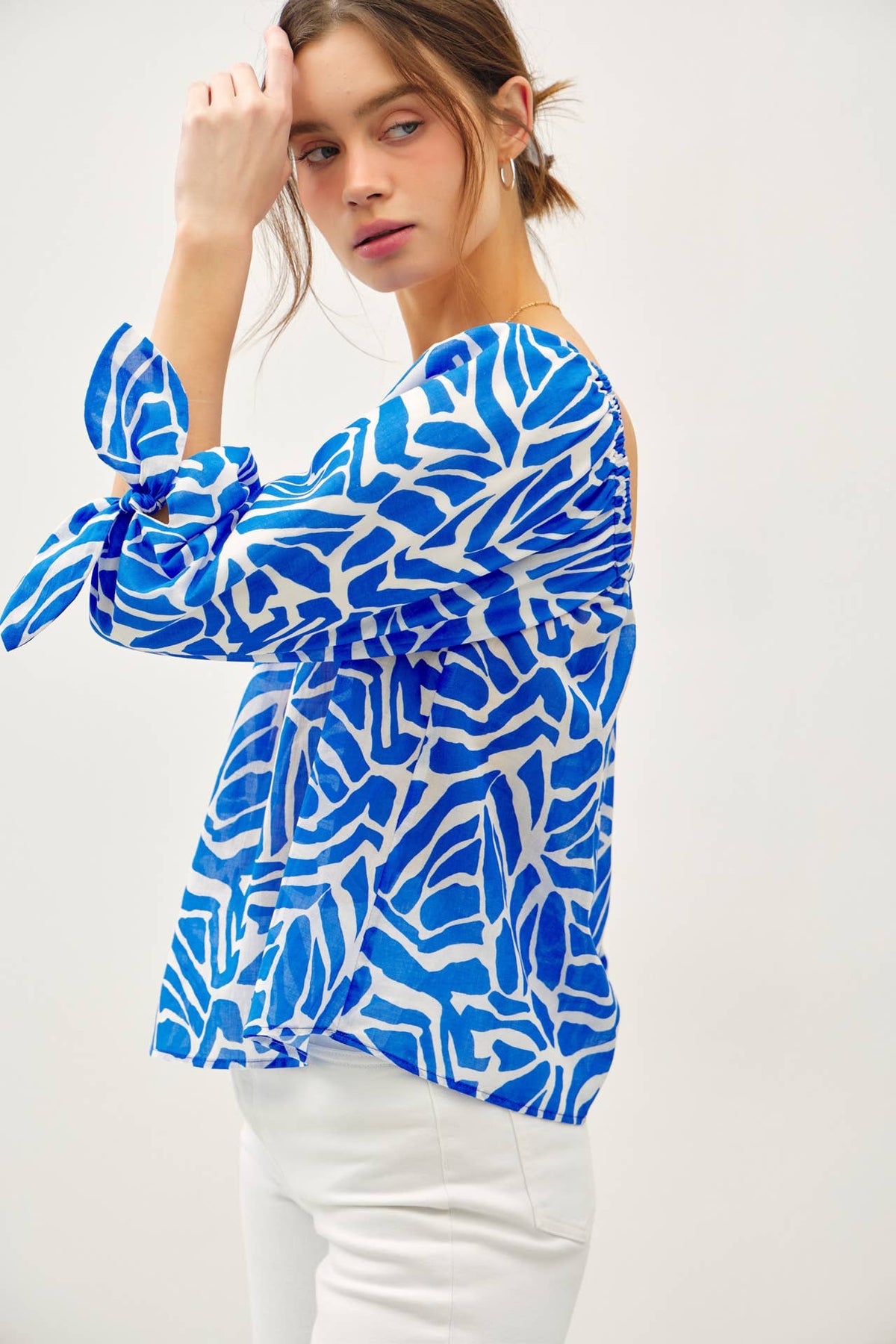 BREEZY, PRINTED 3/4 SLEEVE TOP