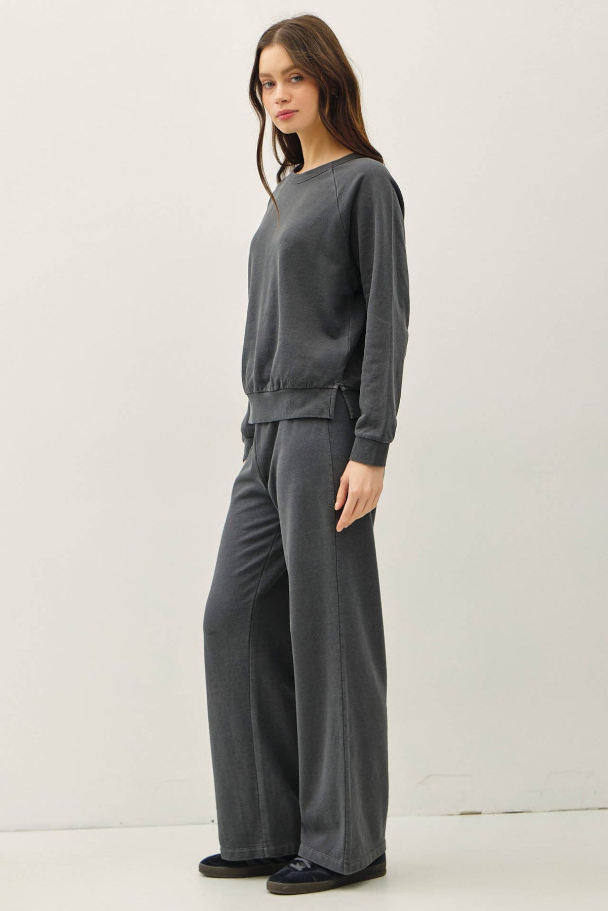 ACID WASH PULLOVER RAGLAN SWEATSHIRT