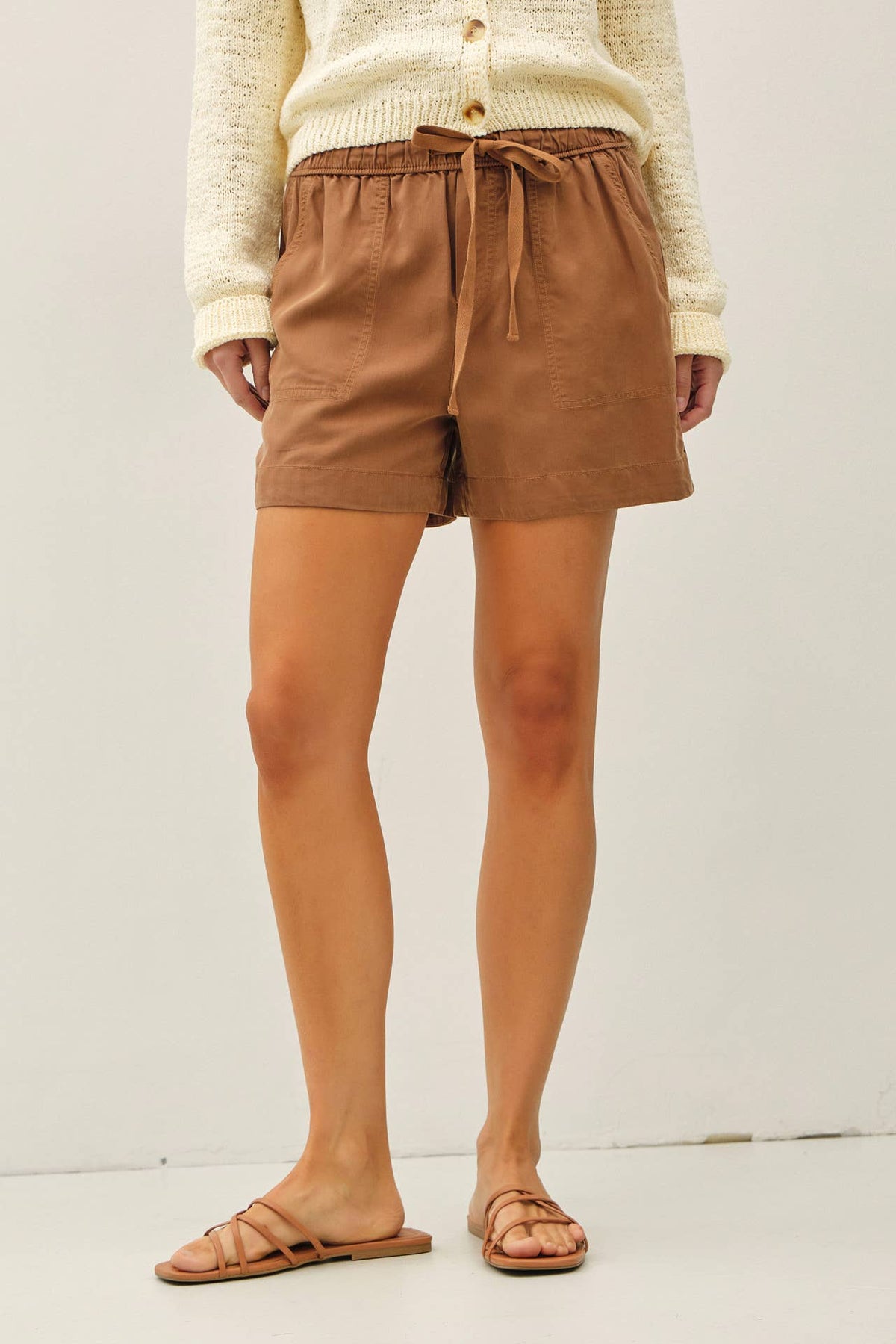 HIGH RISE PULL ON TENCEL SHORT