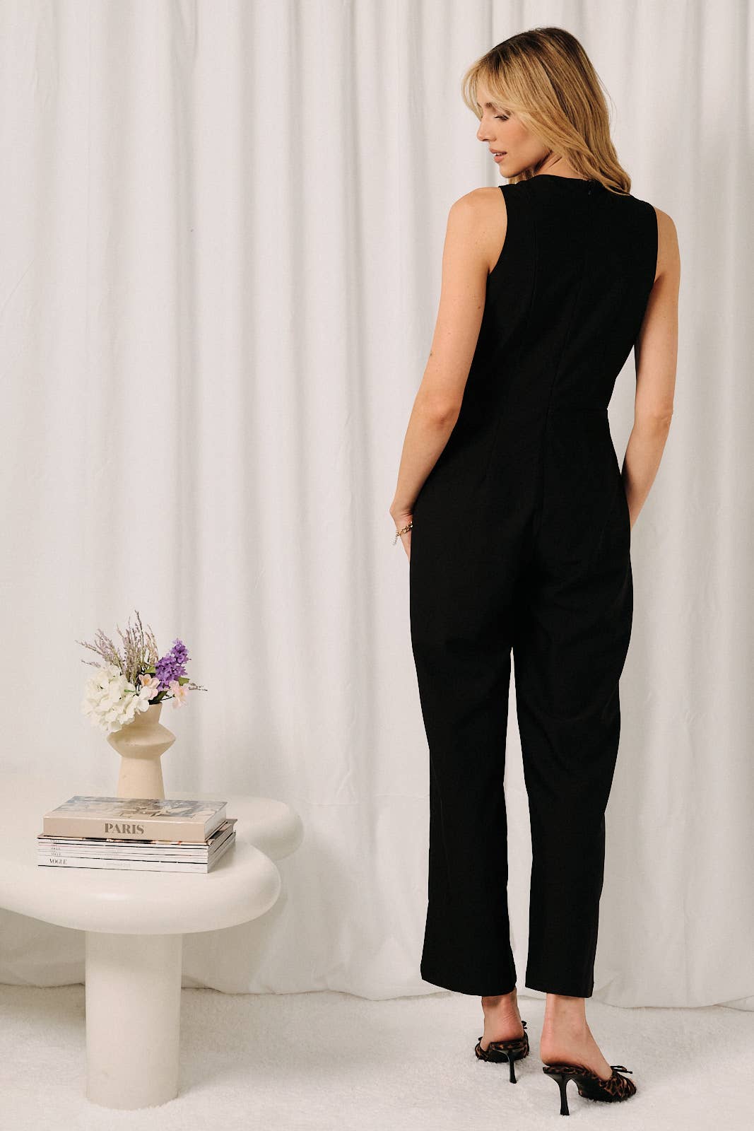 "U" SCOOP NECK SLEEVELESS SEAMED JUMPSUIT