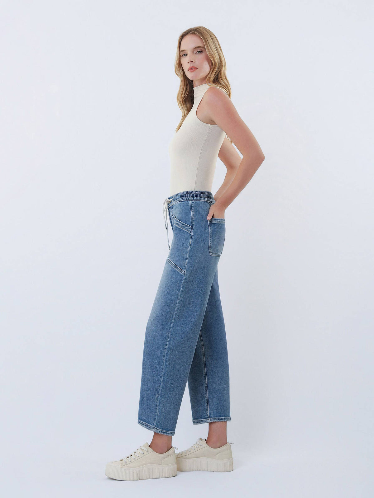 HIGH RISE ELASTIC WAISTBAND WIDE BARREL JEANS V3648