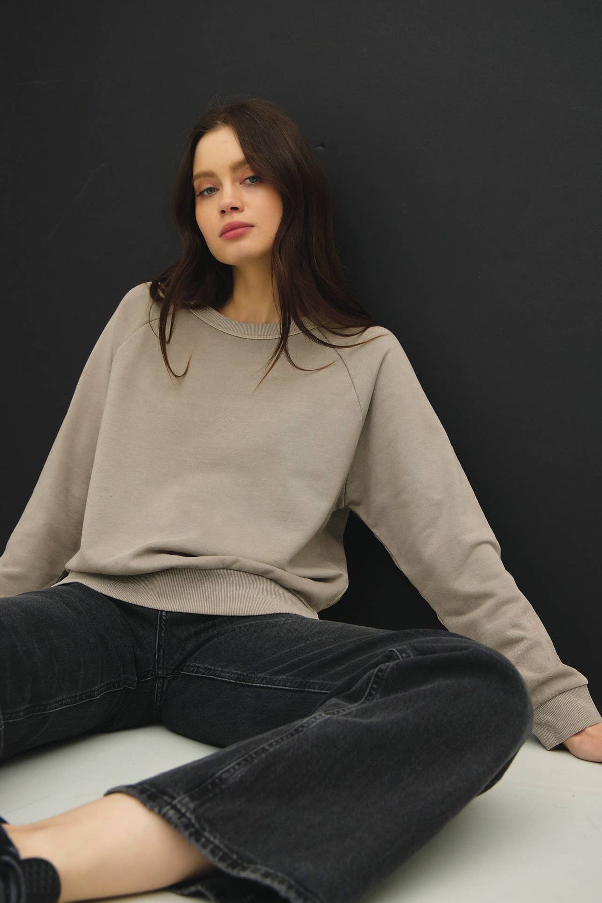 ACID WASH PULLOVER RAGLAN SWEATSHIRT