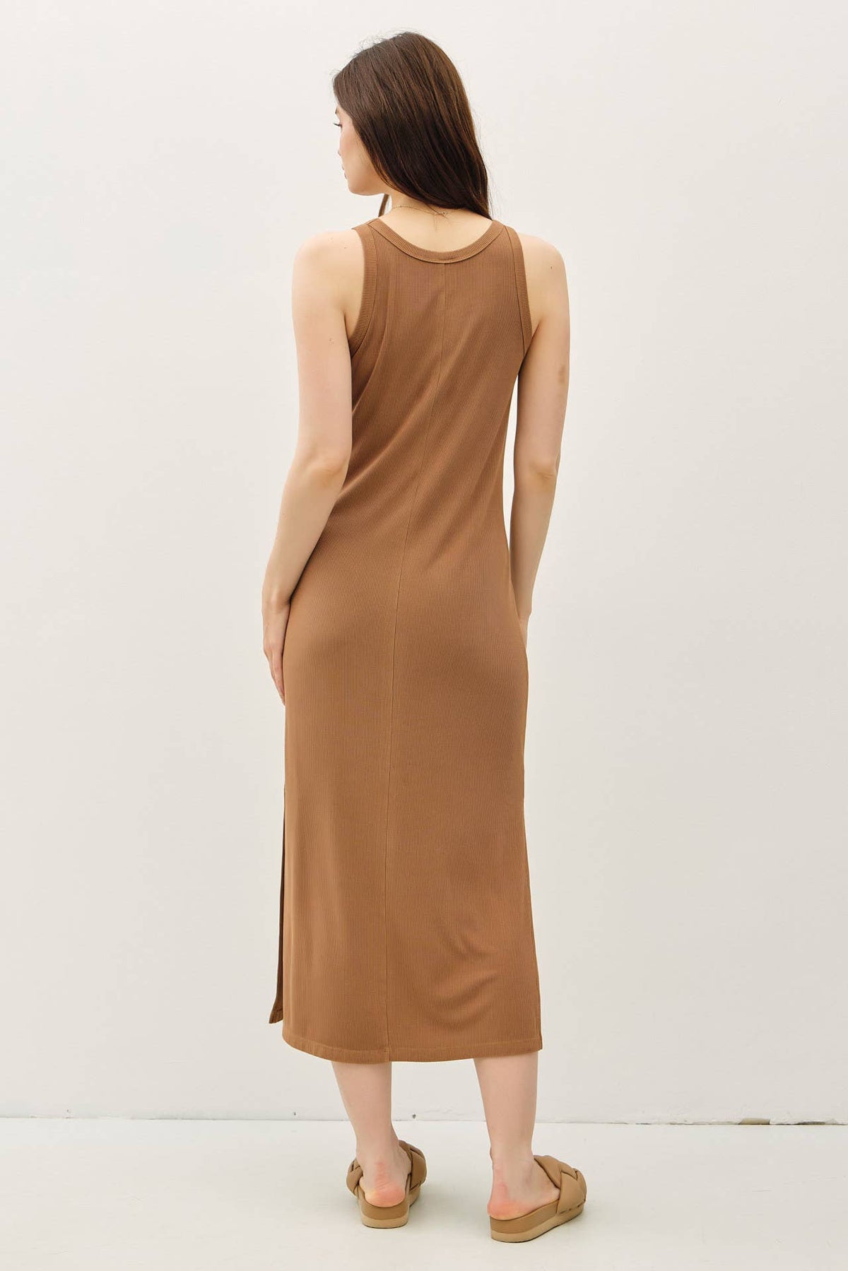 RIBBED KNIT SIDE SLIT SLEEVELESS TANK MIDI DRESS