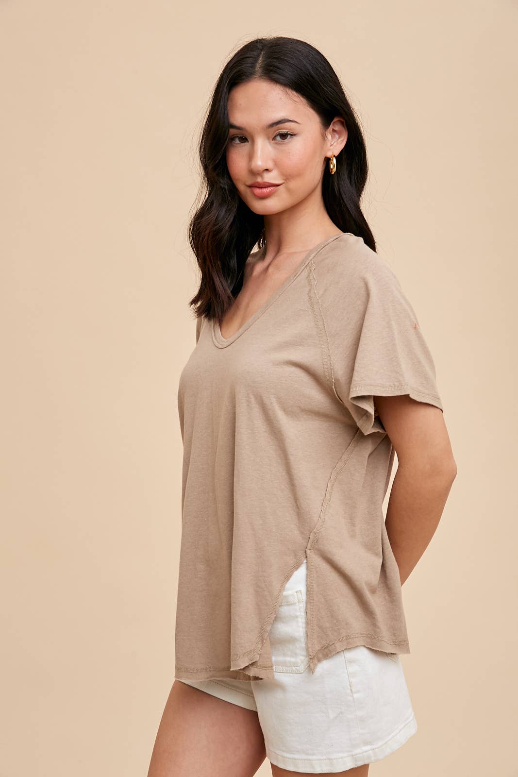 LINEN BLEND SCOOP NECK TEE