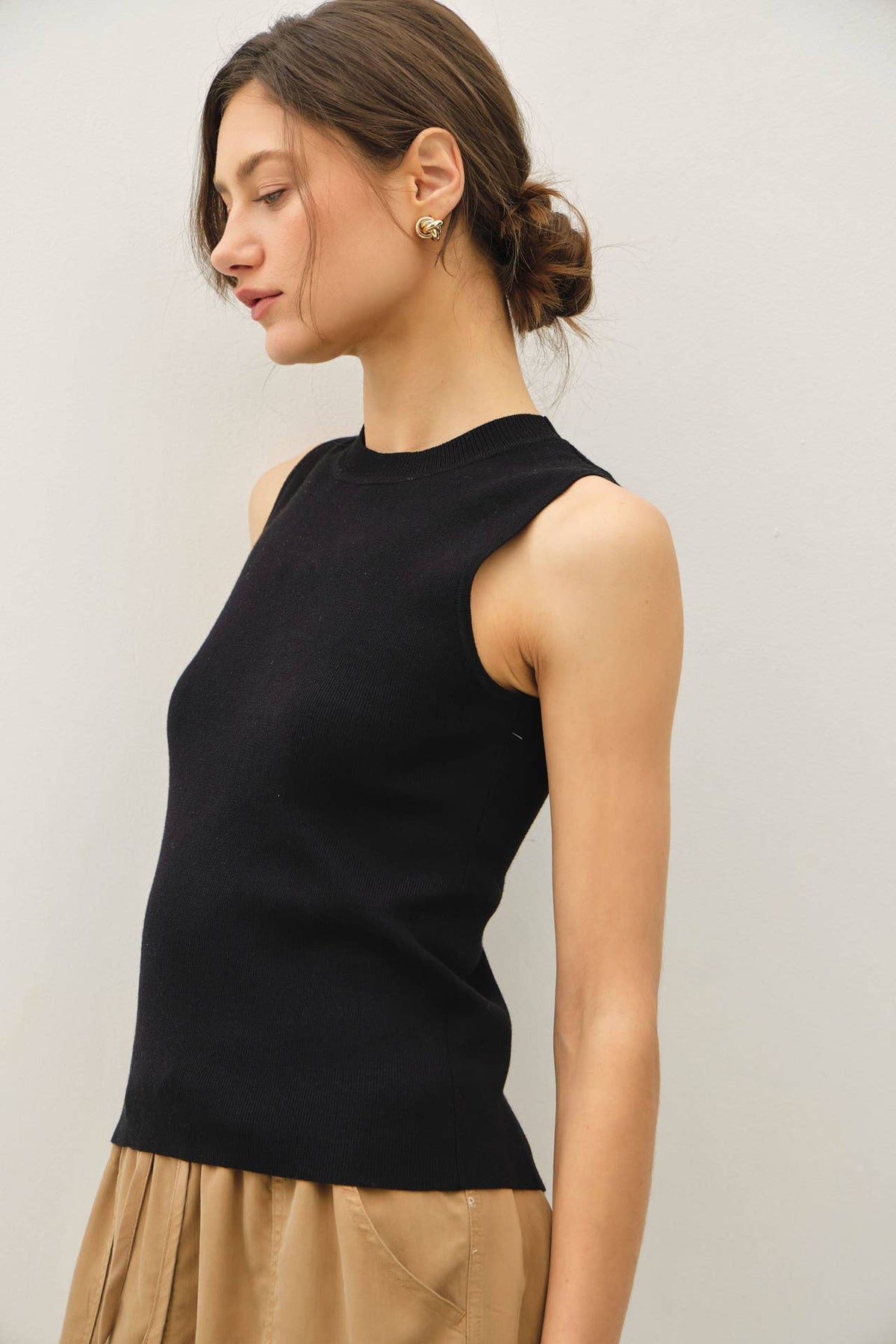 CLASSIC CREW NECK SLEEVELESS SLIM KNITTED TANK