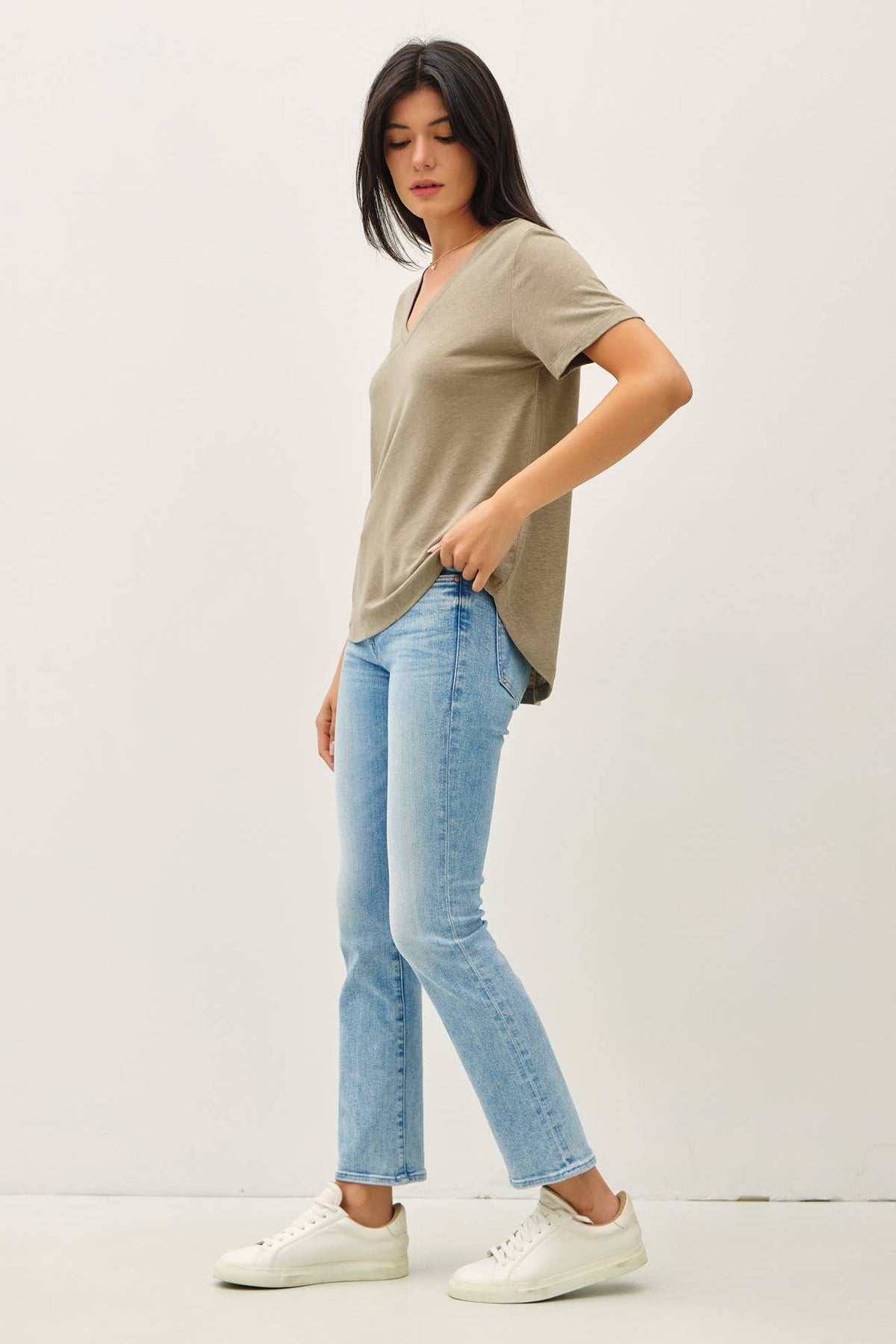 BASIC V-NECK SHORT SLEEVE T-SHIRT