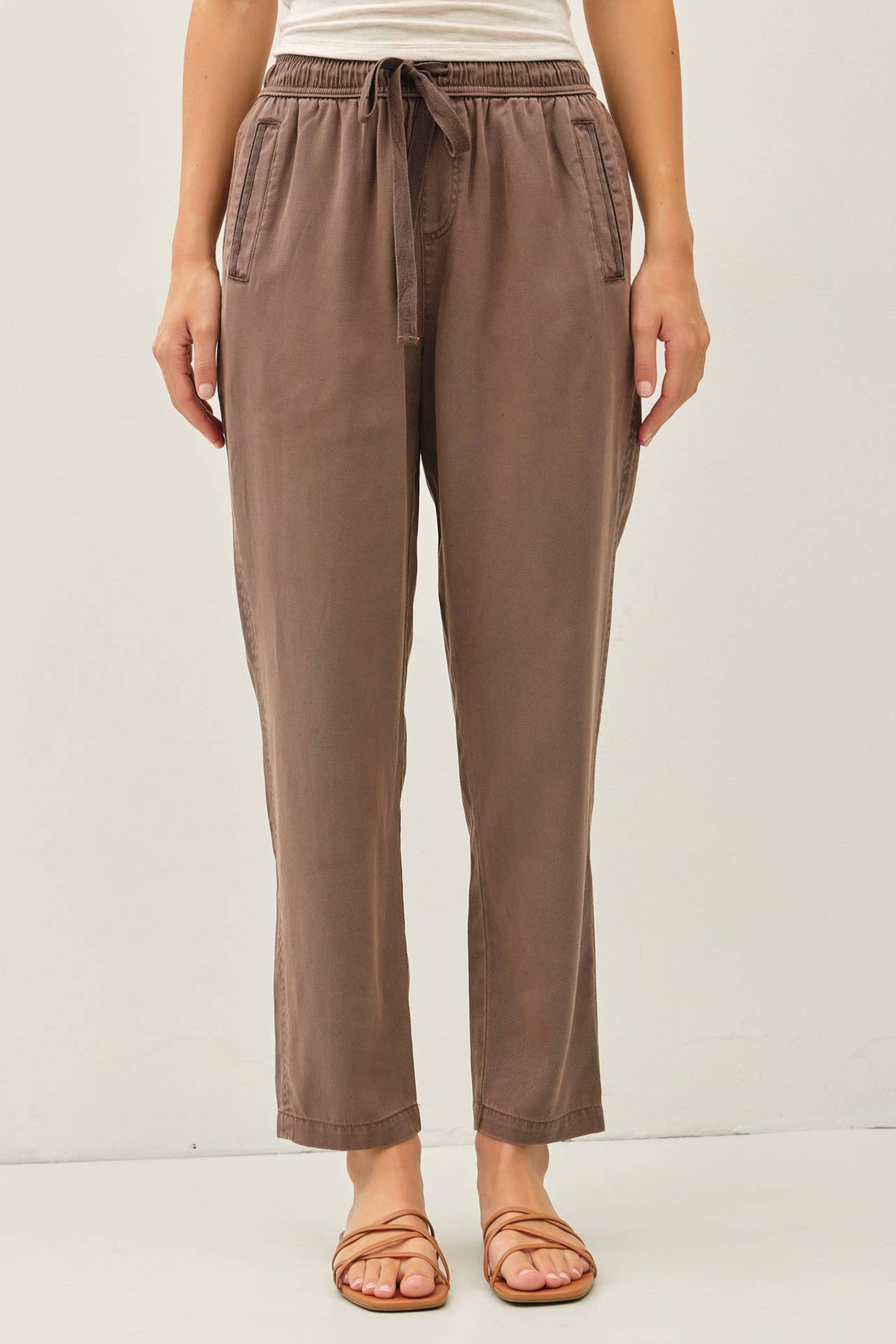 TENCEL BLEND TAPERED PANTS W/ ACCENT COLOR