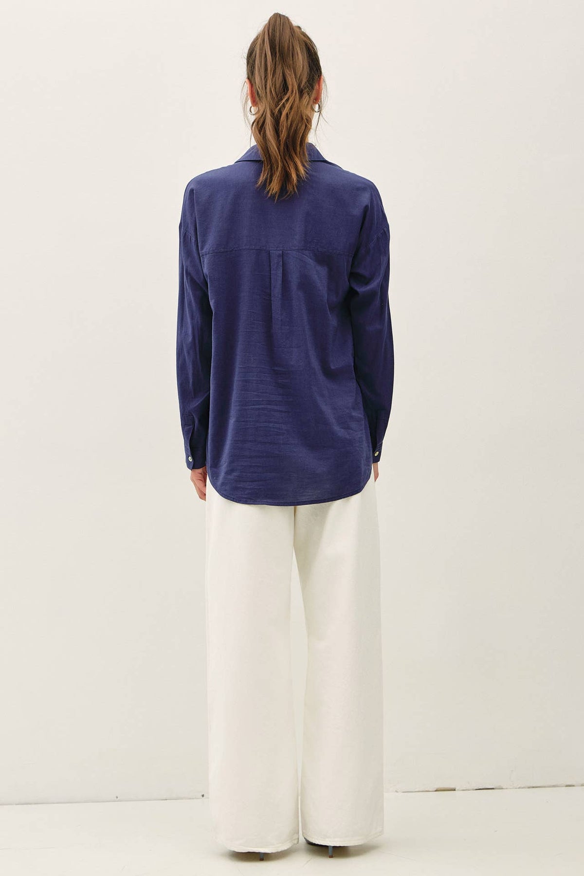 COTTON BLEND LIGHTWEIGHT OVERSIZED CLASSIC SHIRT