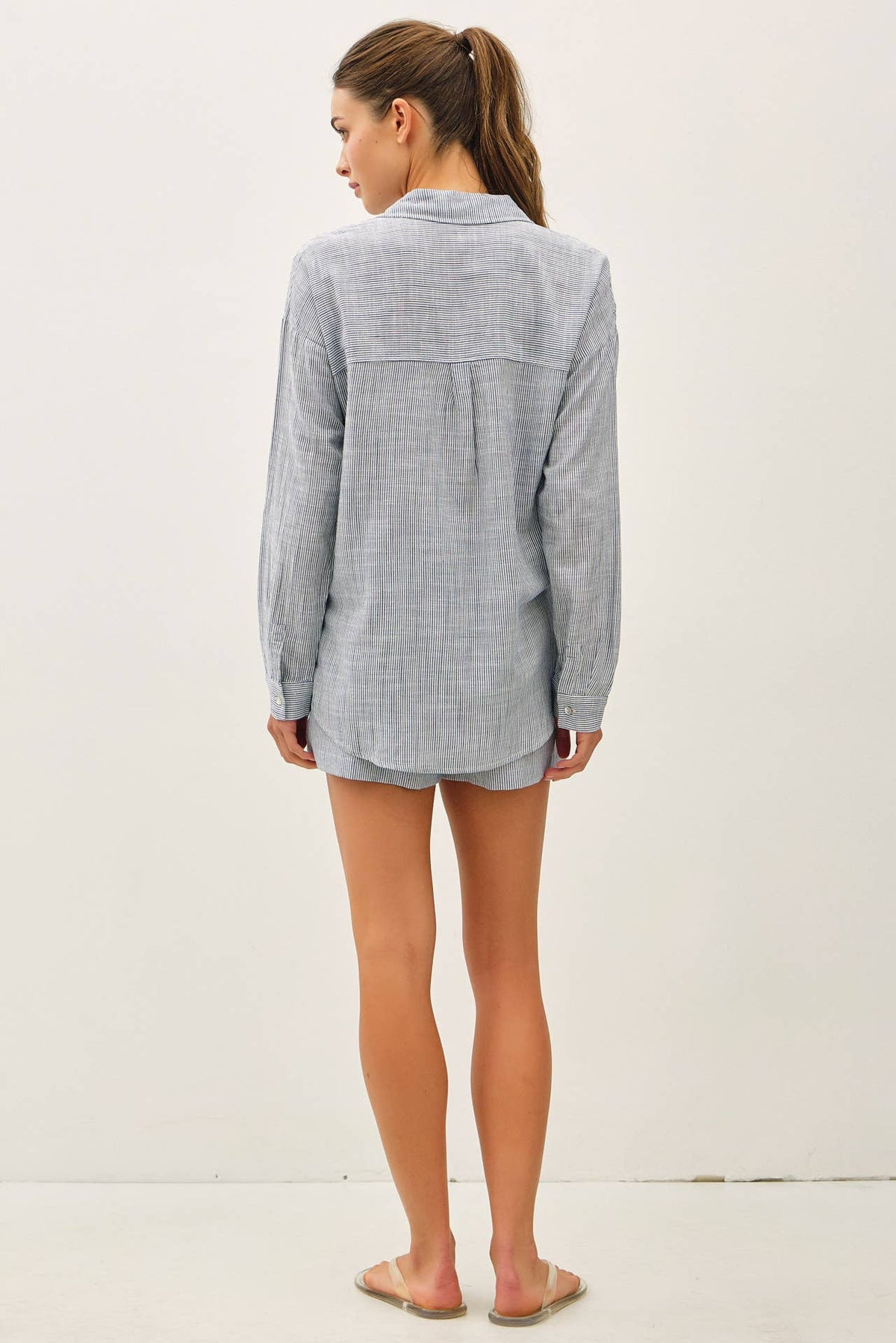 HAIRLINE STRIPE BUTTON DOWN SHIRT