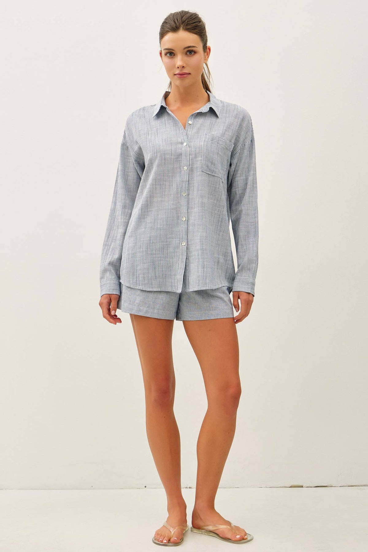 HAIRLINE STRIPE BUTTON DOWN SHIRT