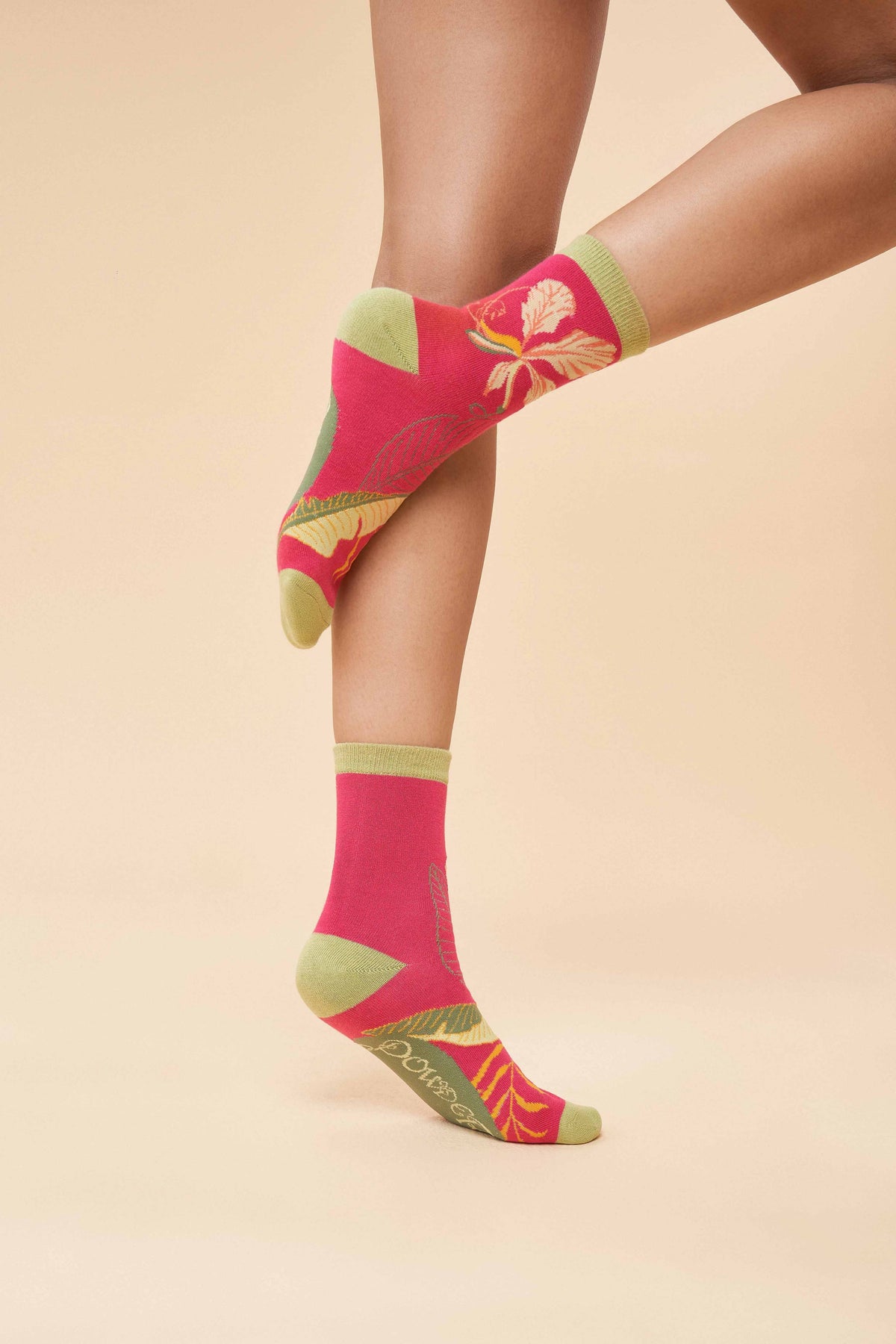 Delicate Tropical Ankle Socks - Dark Rose