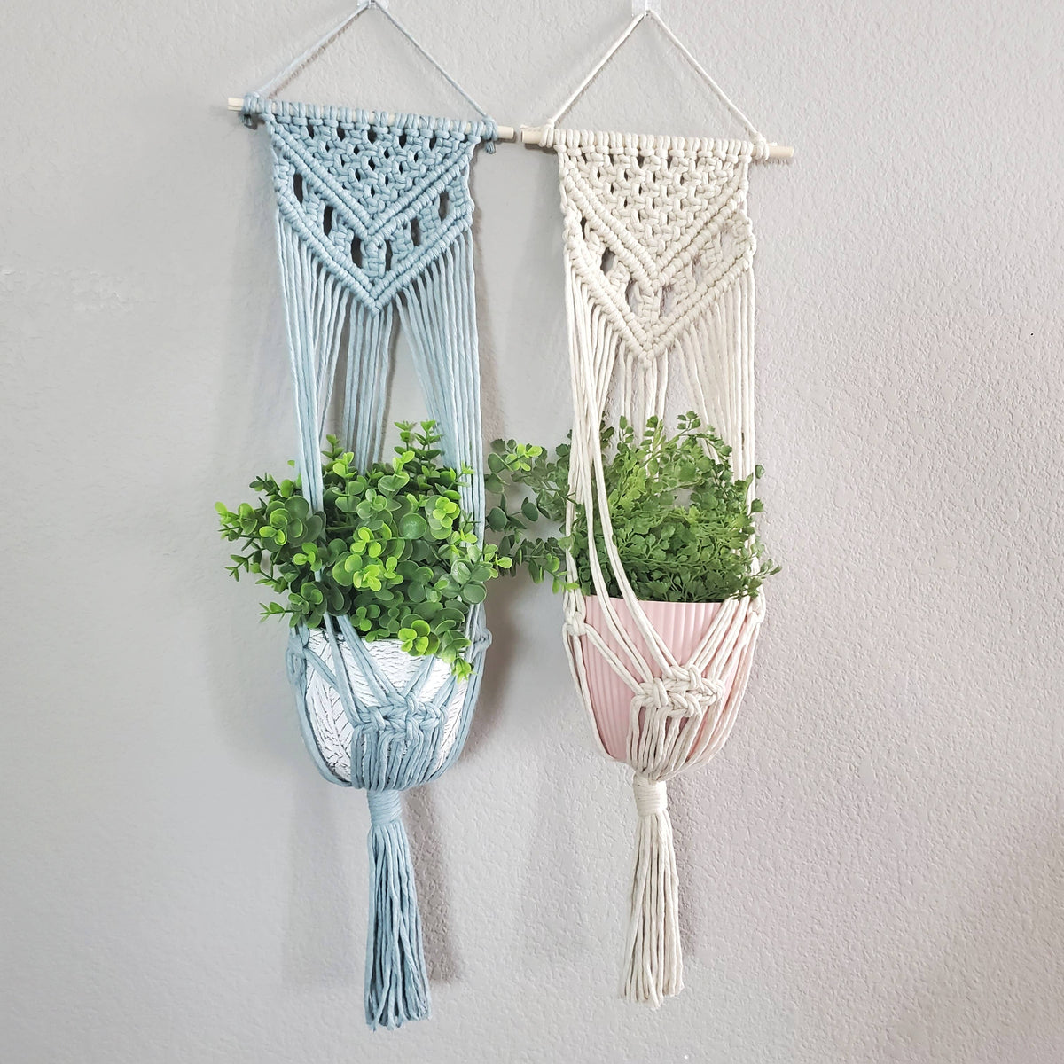 Macrame wall plant hanger