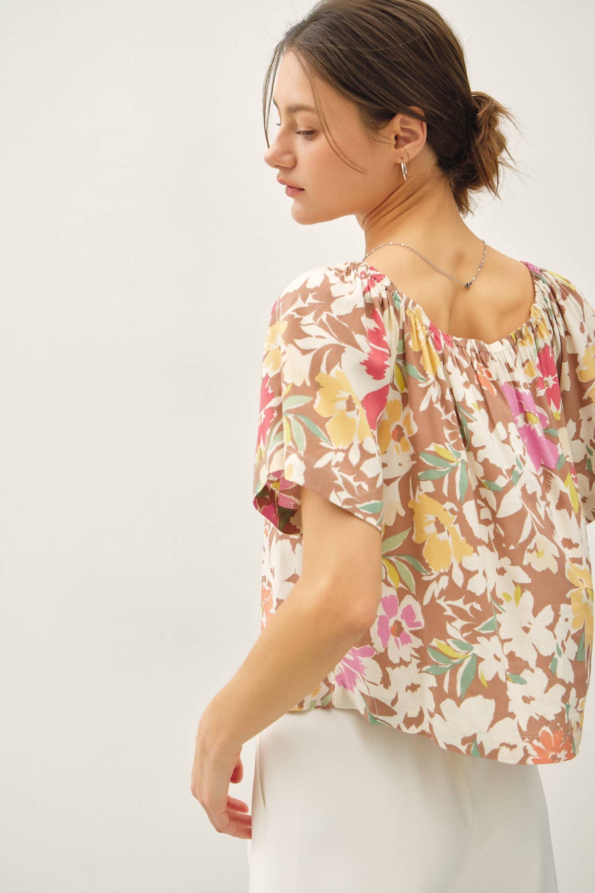 CROPPED SCOOP NECK FLORAL TOP