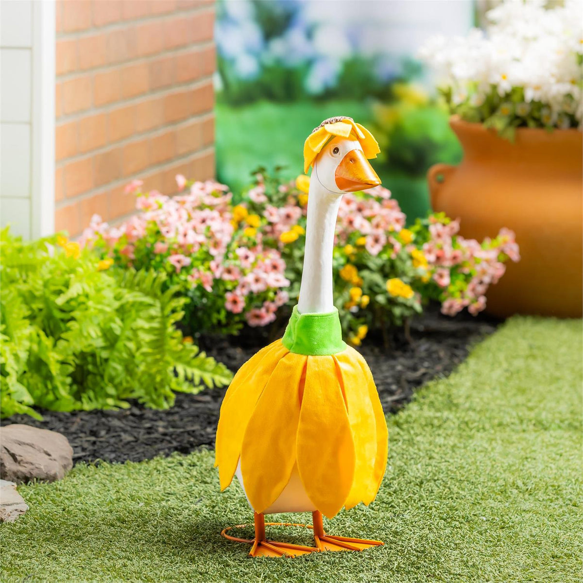 Giddy the Goose Outfit, Sunflower Radiance